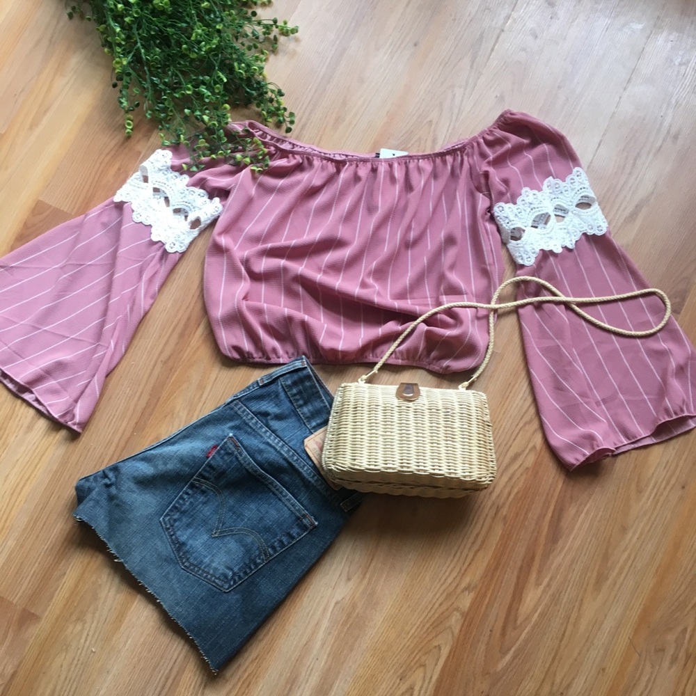 NWT fashion nova off the shoulder crop top 🌸